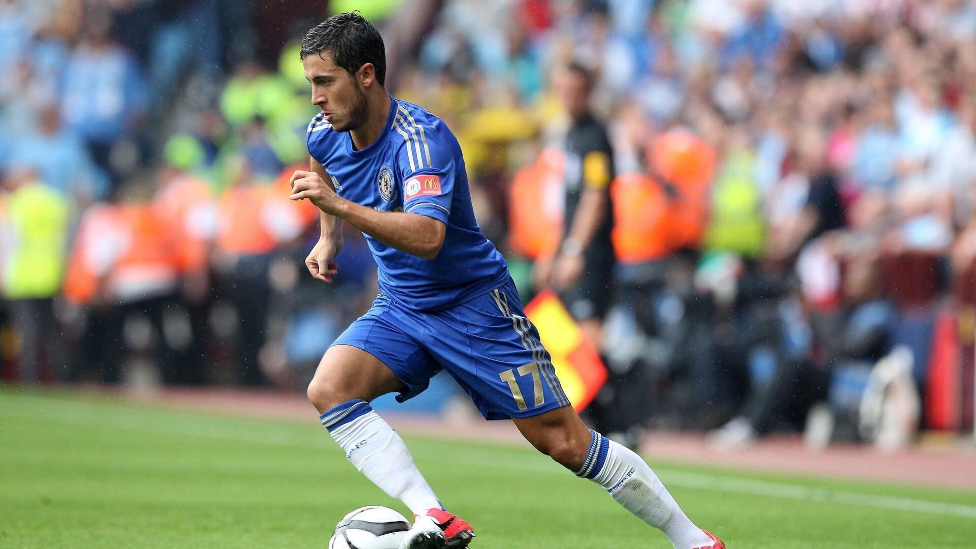 体育品牌加大投入布局高校市场，学校体育品牌